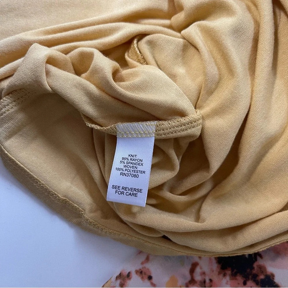 Cato NWT Yellow & Cream Contrast Floral Print Bell Sleeve Top Medium Women’s - Picture 10 of 11